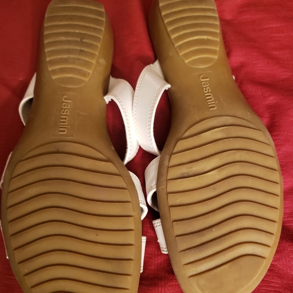 Cute white strappy sandals. Great shape. Comfy and well made with silver details - Picture 4 of 5